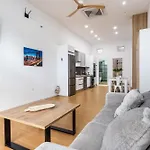 Sur 2 Estudios Industriales Apartman